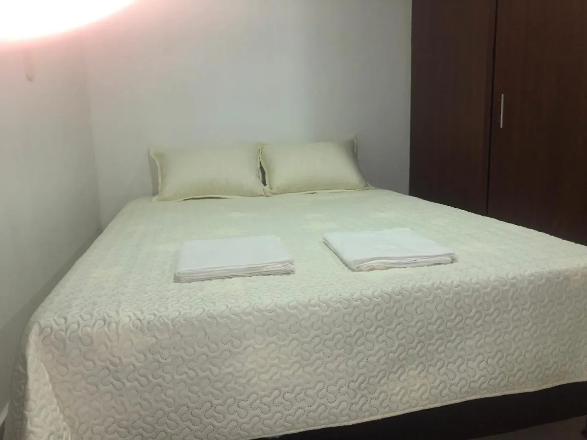 Apartamento Apartamento Comodo En Laureles, Grande , Centrico , Bien Ubicado Apto303 Medellín 0*,  Colombia