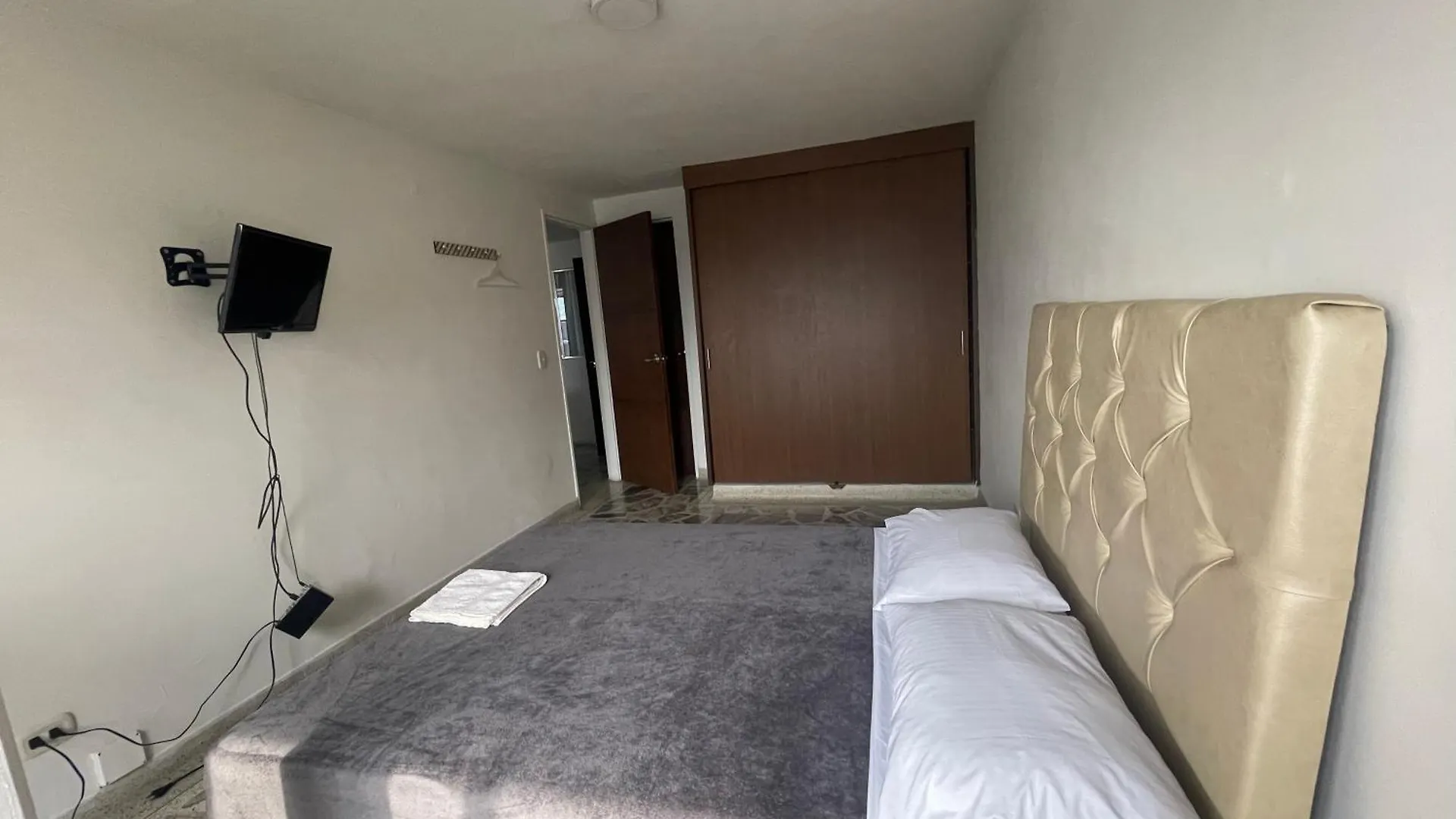 Apartamento Apartamento Comodo En Laureles, Grande , Centrico , Bien Ubicado Apto303 Medellín 0*,
