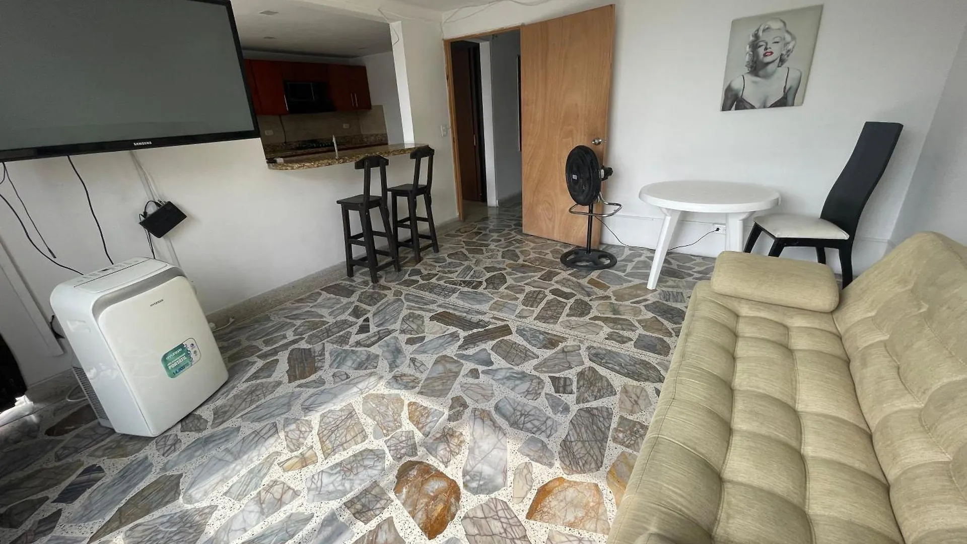 Apartamento Apartamento Comodo En Laureles, Grande , Centrico , Bien Ubicado Apto303 Medellín