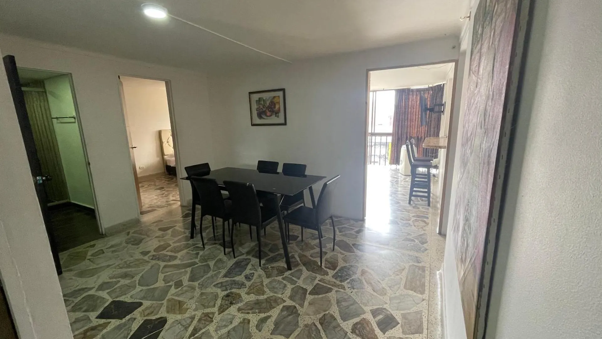 Apartamento Apartamento Comodo En Laureles, Grande , Centrico , Bien Ubicado Apto303 Medellín Colombia