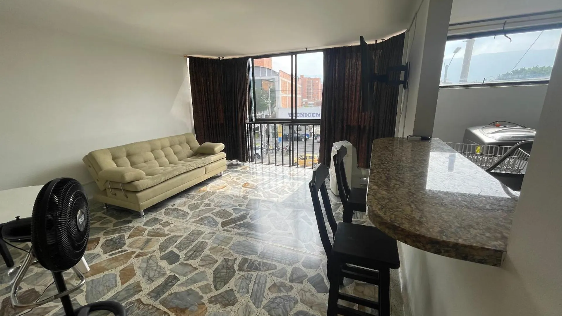 Apartamento Apartamento Comodo En Laureles, Grande , Centrico , Bien Ubicado Apto303 Medellín 0*,