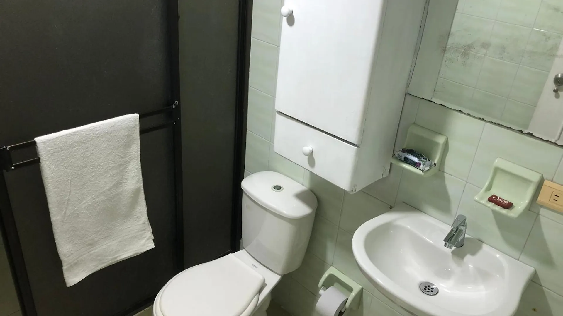 Apartamento Apartamento Comodo En Laureles, Grande , Centrico , Bien Ubicado Apto303 Medellín 0*,