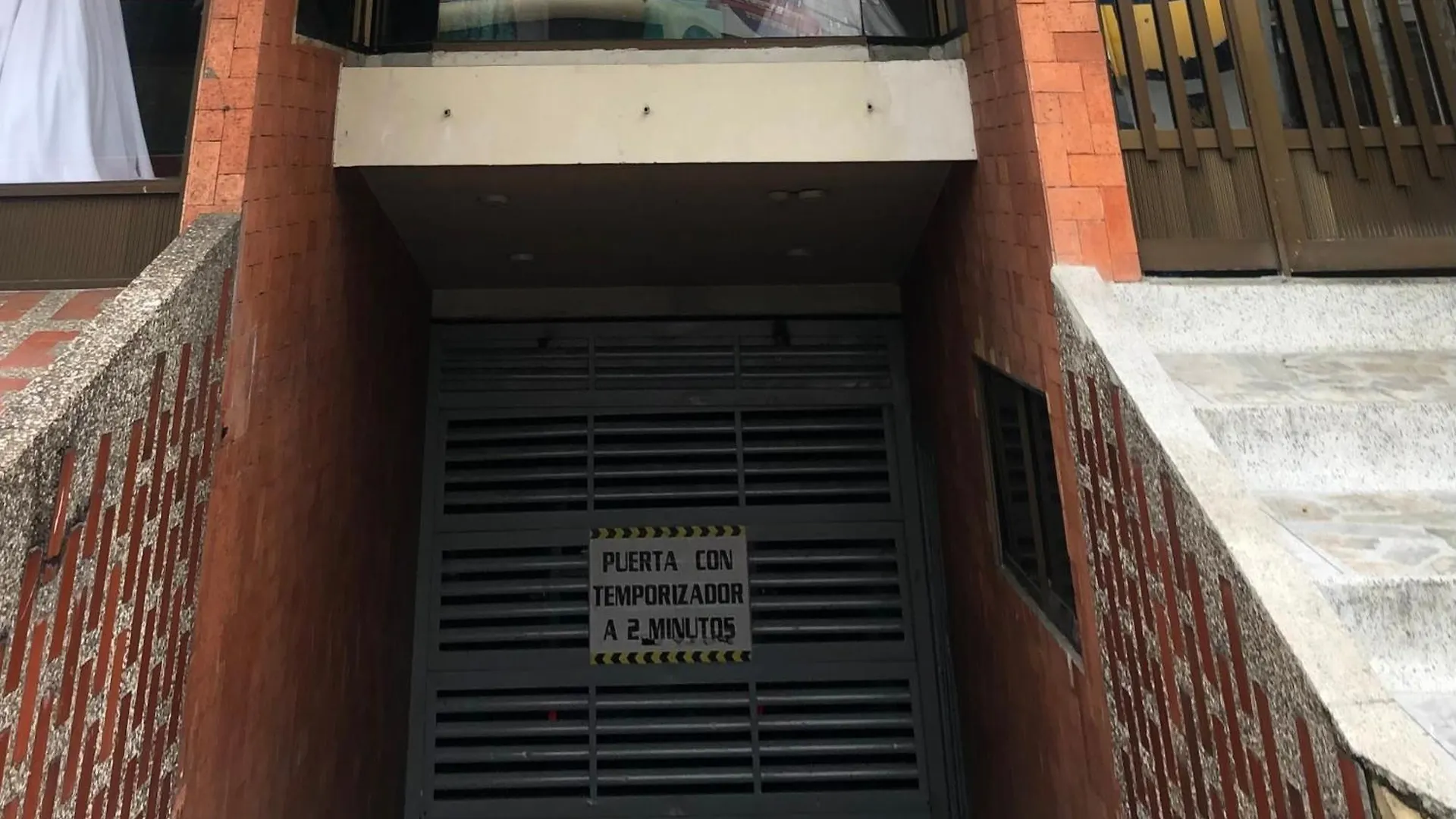 Apartamento Apartamento Comodo En Laureles, Grande , Centrico , Bien Ubicado Apto303 Medellín 0*,  Colombia